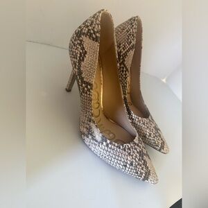 Sam Edelman Hazel pumps snakeskin print.